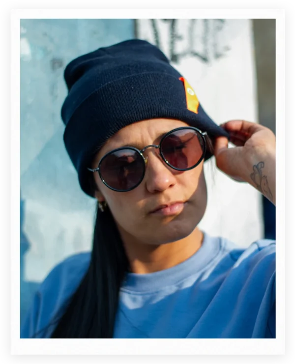 Gorro color azul Noche con cinta en color Naranja