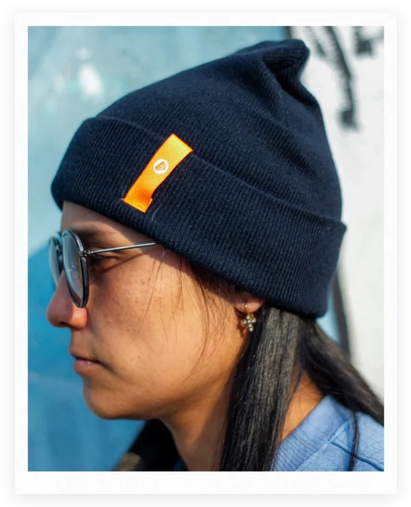 Gorro color azul Noche con cinta en color Naranja
