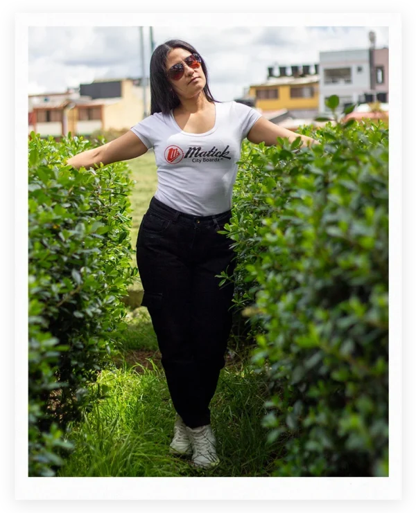 Blusa de moda elaborada en algodón 100% y estampado en serigrafía