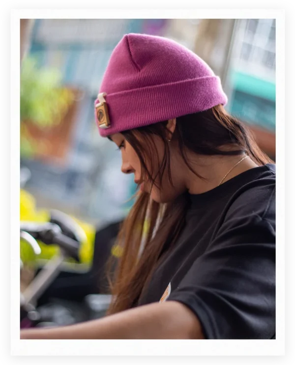 Gorro color fucsia hebilla