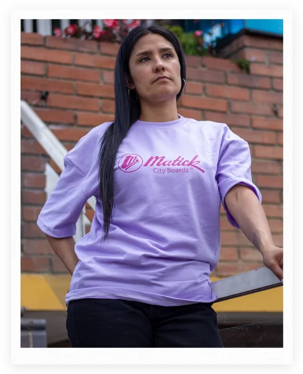 camiseta oversize mujer estampada color violeta malva