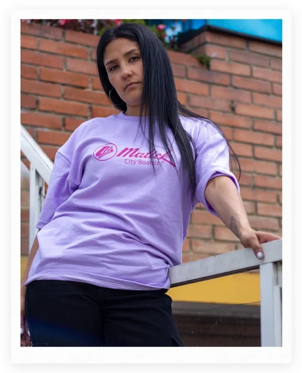 camiseta oversize mujer estampada violeta malva