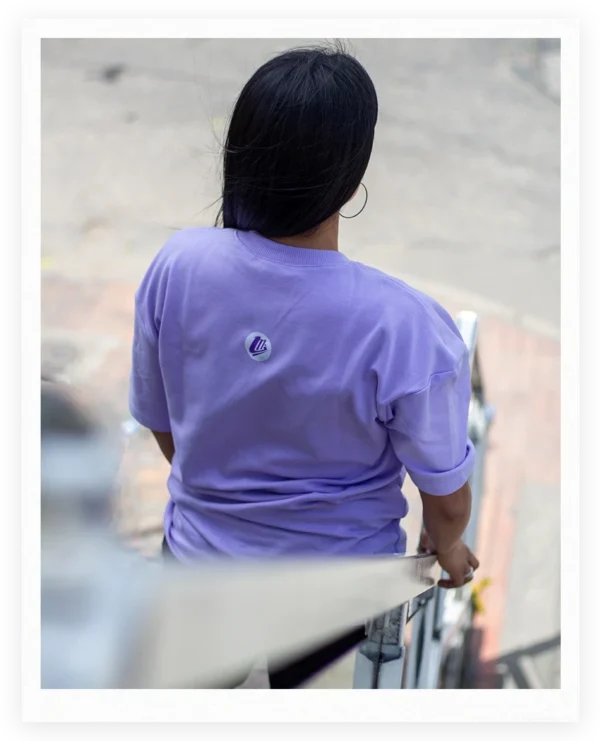 camiseta oversize mujer estampada color violeta malva